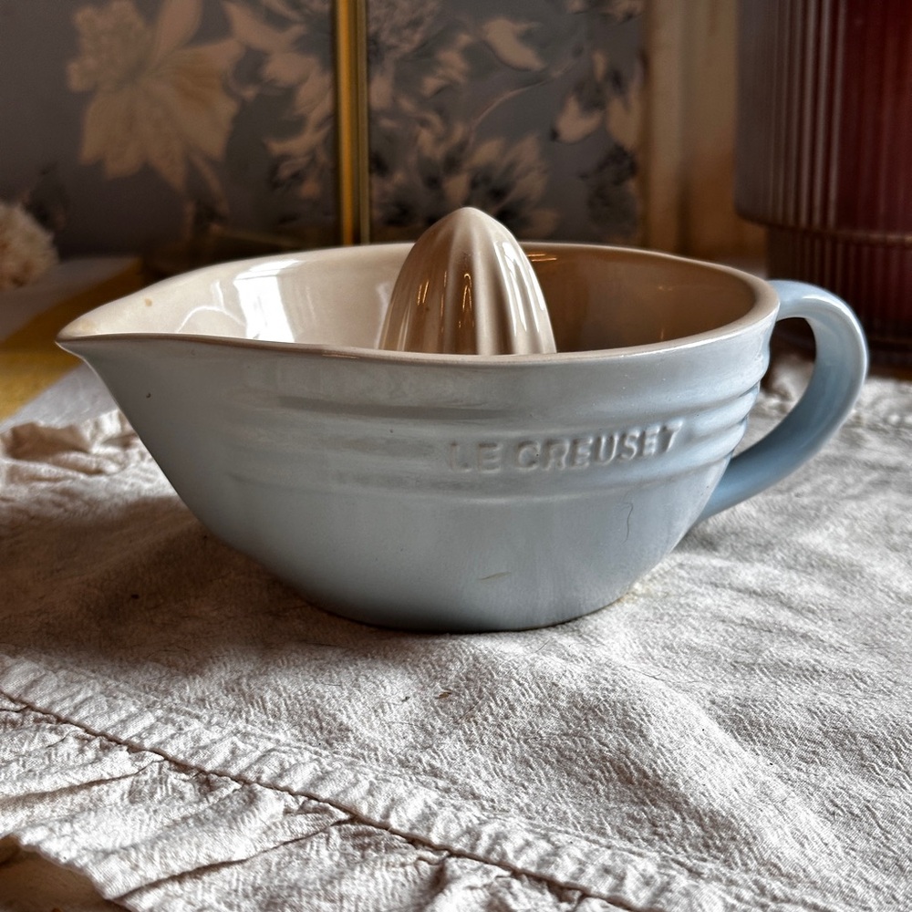 Le Creuset Light Blue Juicer
